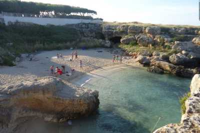 Piccole e rare: sono le spiagge sabbiose baresi, le cosiddette "pocket beach"